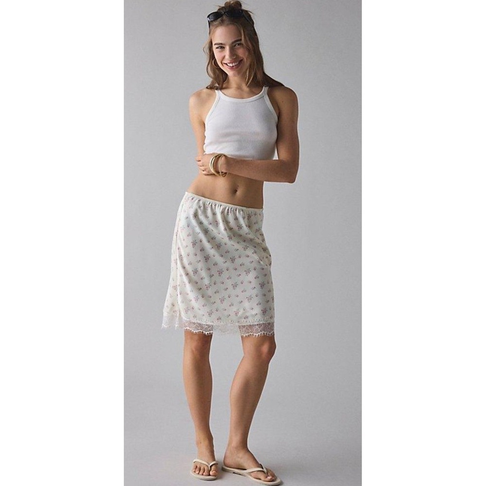 Kimchi Blue Floral Lace Trim Slip Skirt Cream Pink XS Urban Outfitters Mini Midi